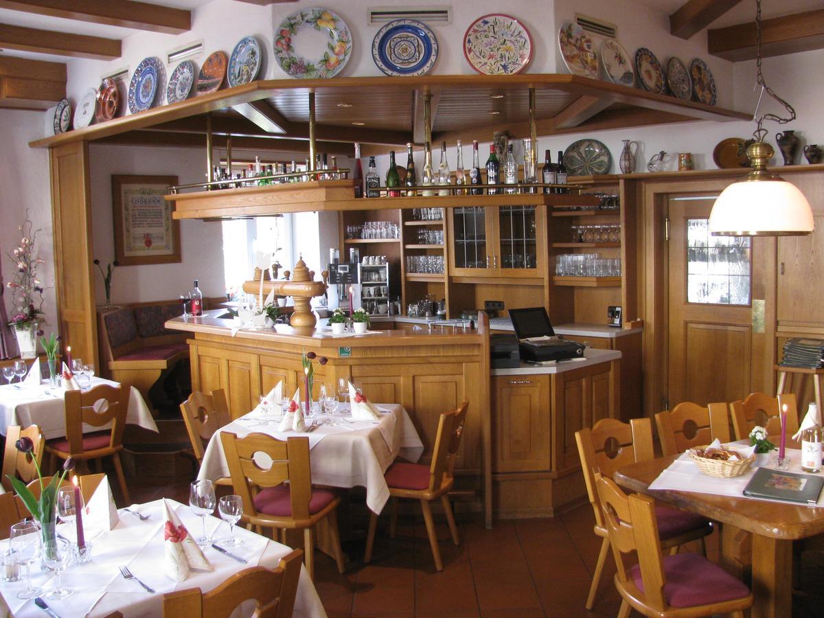 Hotel- Restaurant Zum Schwan Waldfischbach-Burgalben Bagian luar foto