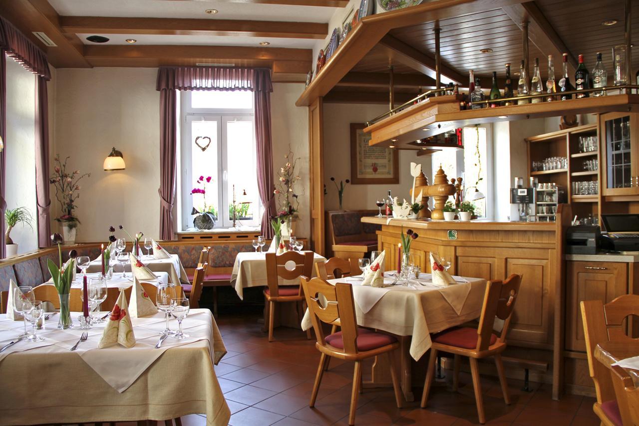 Hotel- Restaurant Zum Schwan Waldfischbach-Burgalben Bagian luar foto