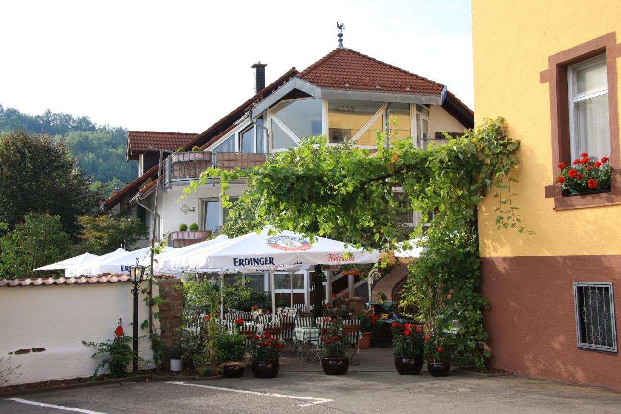 Hotel- Restaurant Zum Schwan Waldfischbach-Burgalben Bagian luar foto